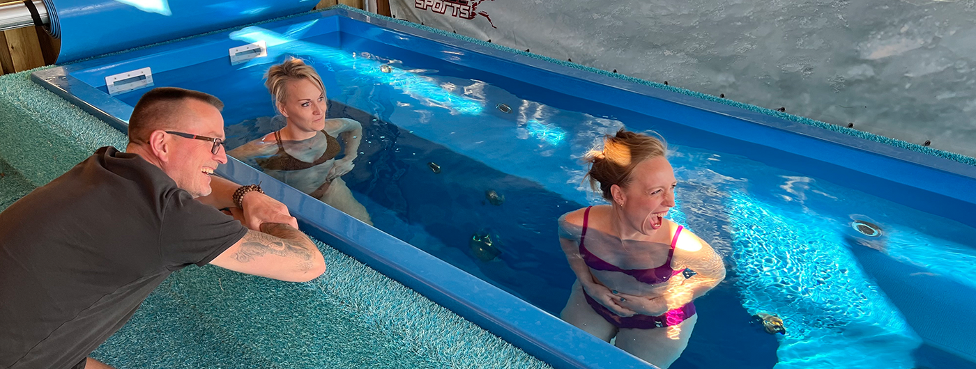 Danielle en zus in ijsbad bij Coronel Sports Huizen